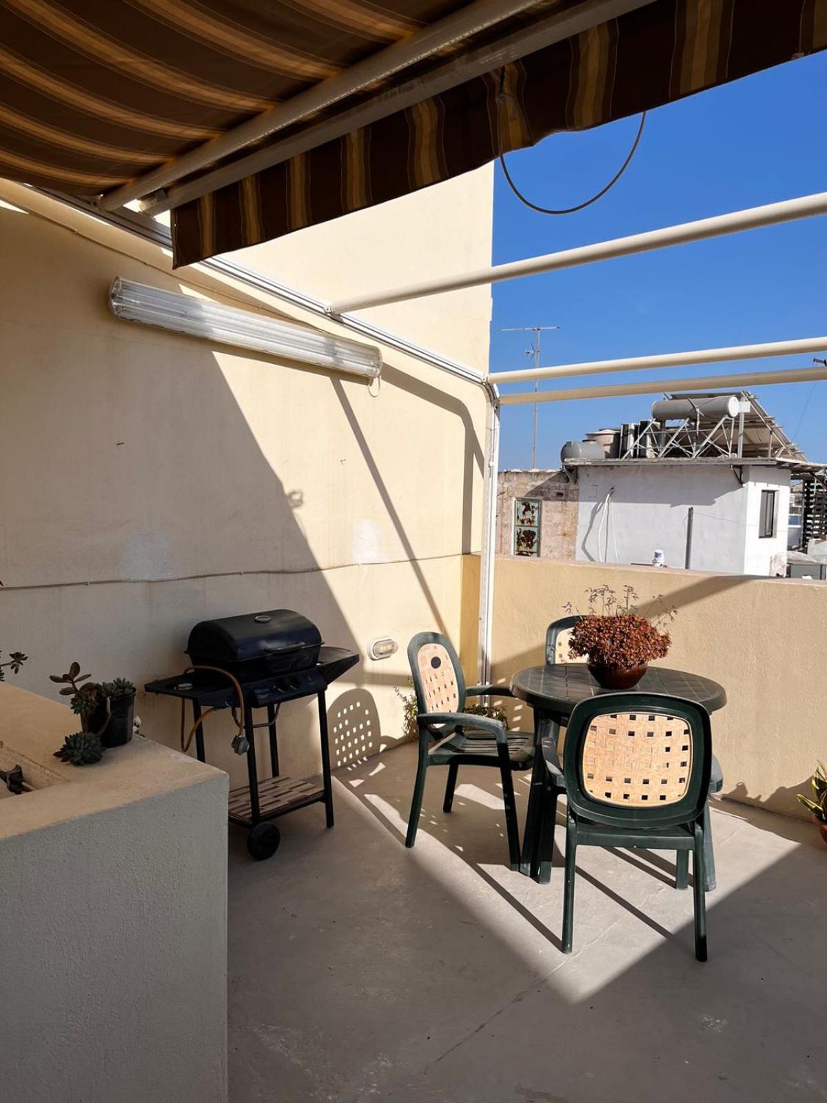 Sliema Air Conditioned Room With Ensuite Bathroom Sliema