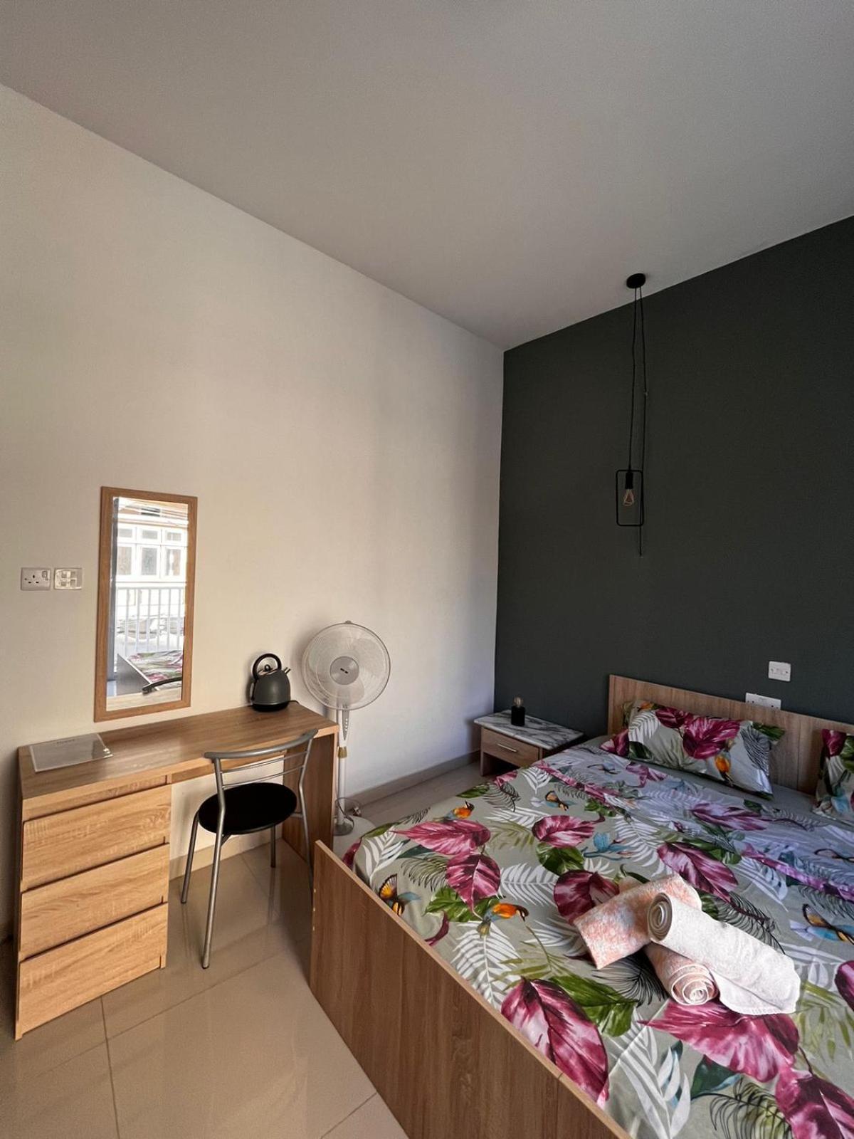 Sliema Air Conditioned Room With Ensuite Bathroom * Sliema