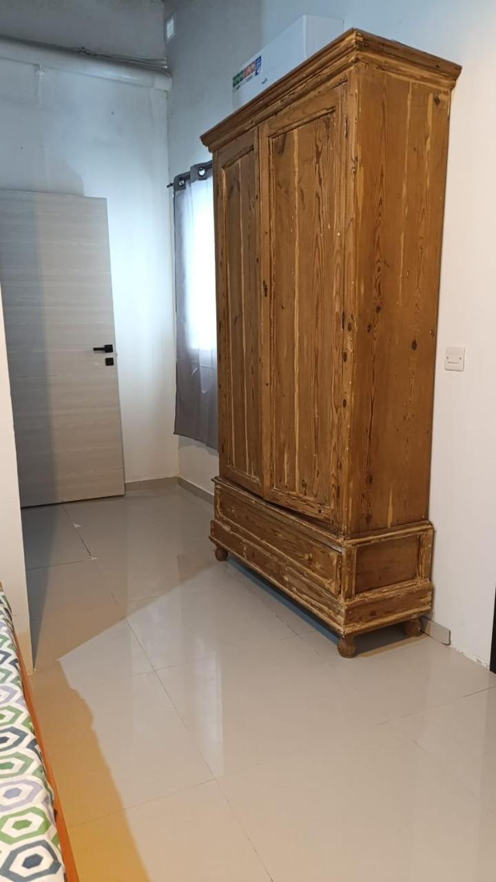 Homestay Sliema Air Conditioned Room With Ensuite Bathroom *