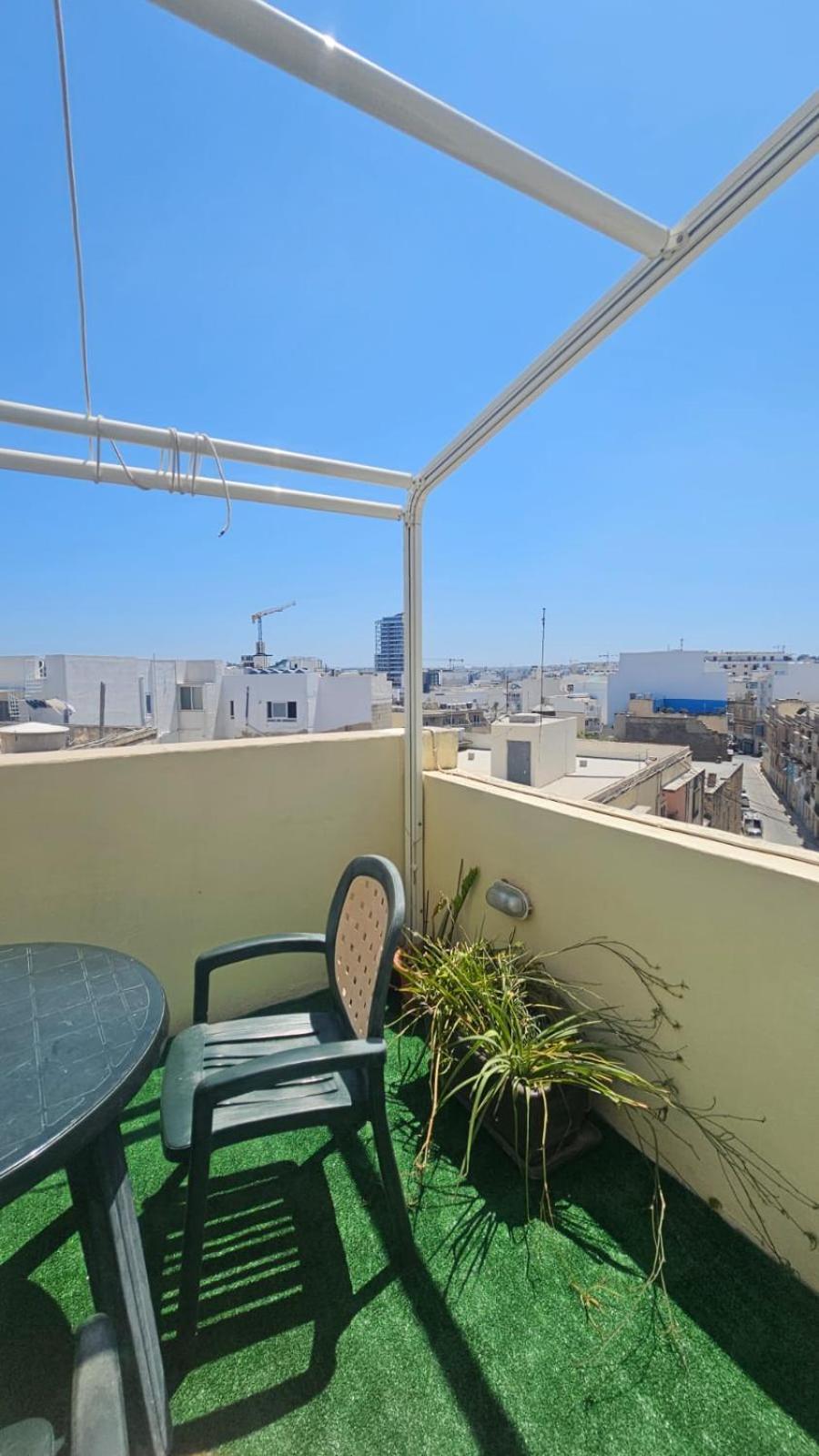 Sliema Air Conditioned Room With Ensuite Bathroom Homestay